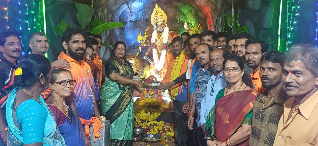 Navratri: Rupali S. Naik Offers Prayers at Temples in Karwar and Ankola