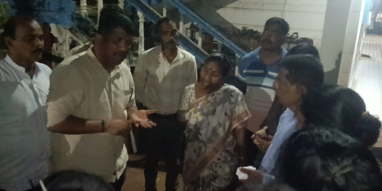 Karwar: Hostel Students Stage Sudden Protest Over Poor Food Quality and Facilities