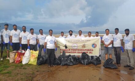 Karwar Photographers’ Association Organizes Beach Cleanup on Gandhi Jayanti